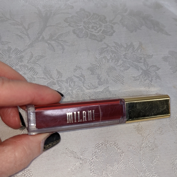 Milani Amore Matte Fabulous-41 Lip Creme  Reddish Brown - Picture 8 of 9